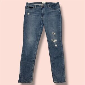 Women’s Levi jeans size 34 (18)